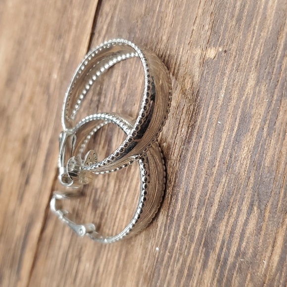 Vintage Jewelry - E804 classic silver tone celtic clip on earrings vintage